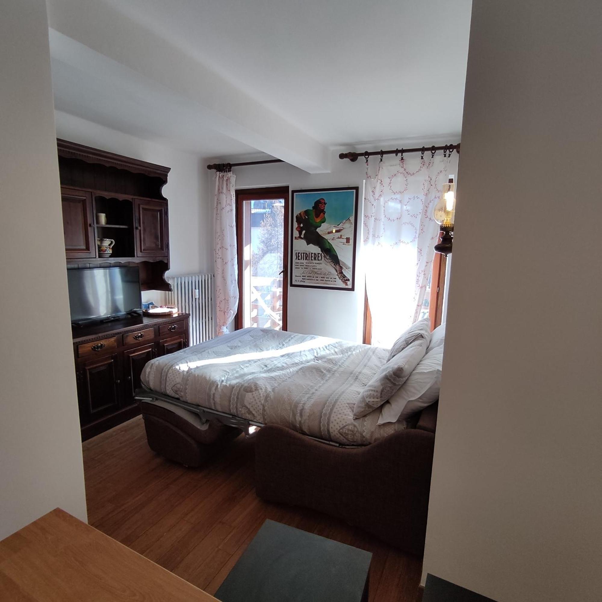 New Condominio Royal سيستريير المظهر الخارجي الصورة