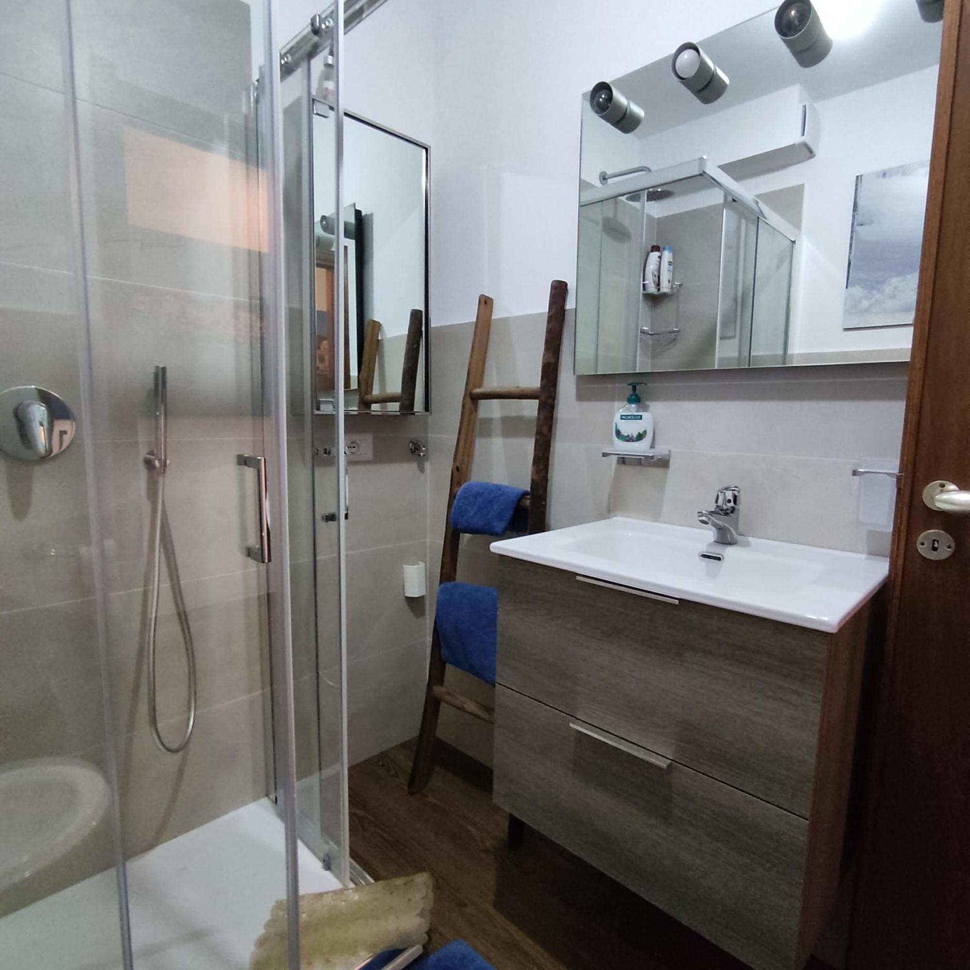 New Condominio Royal سيستريير المظهر الخارجي الصورة